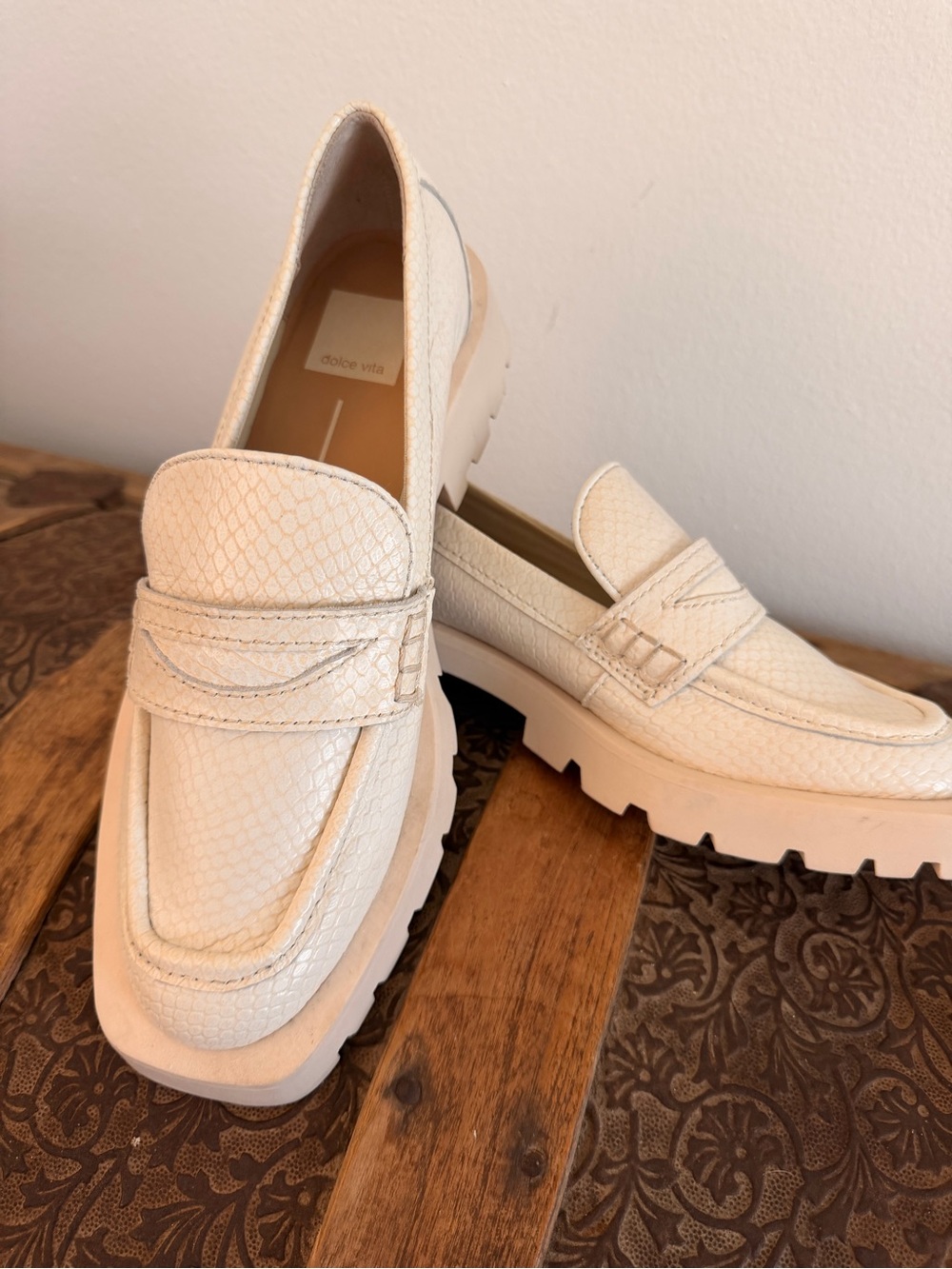 Dolce Vita Elias Flat Textured Leather Lug Sole Loafers | Penny Strap | 6.5